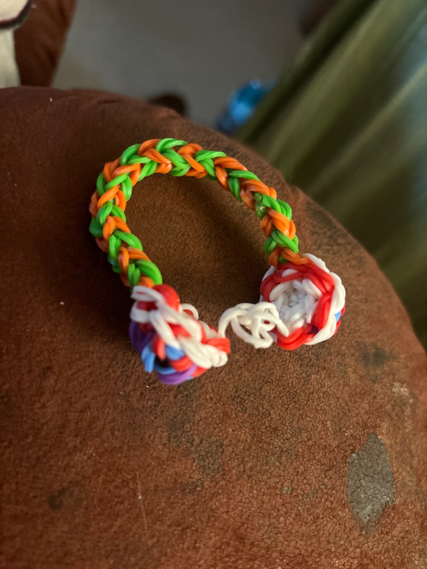 Loom band items